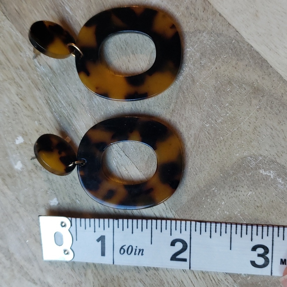 49. Tortiose Shell Dangle Stud Earrings - Picture 5 of 5